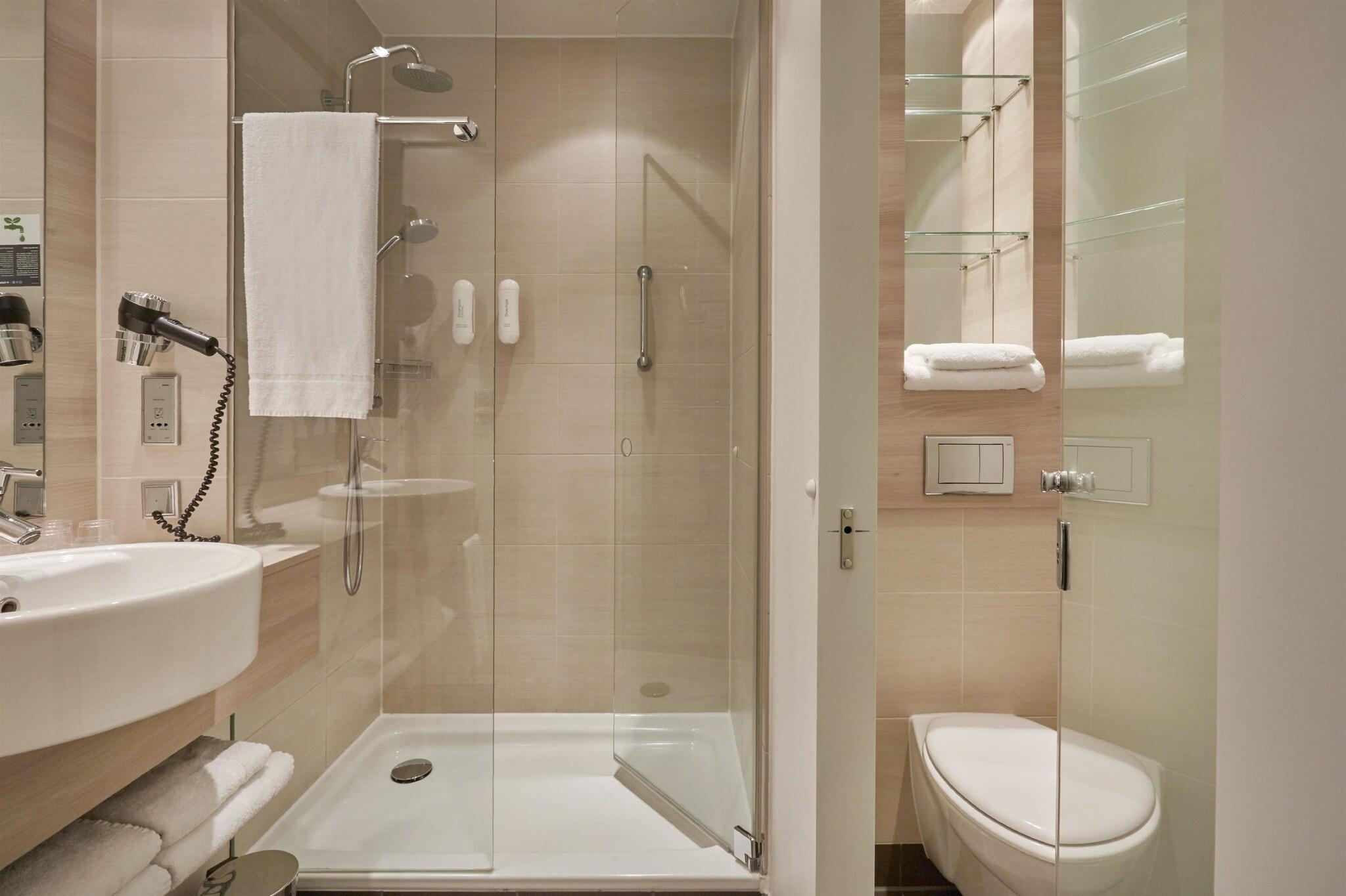 غرفة رباعية بسرير بطابقين، Leonardo Smart Hotel Berlin Alexanderplatz 5/6