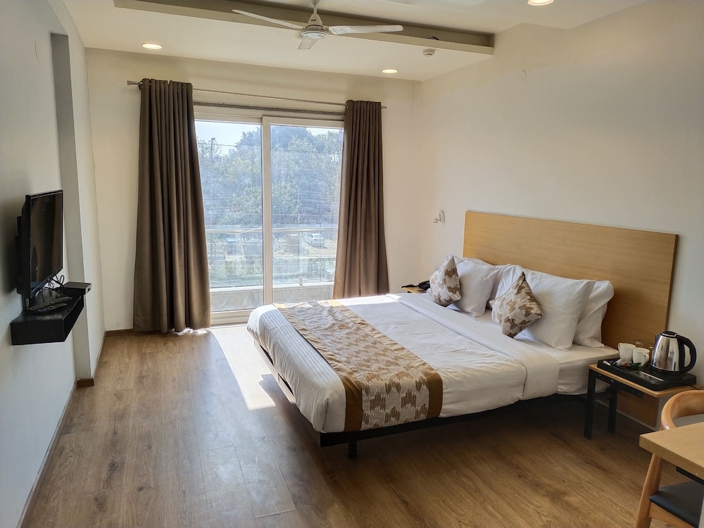 SaltStayz Sector 39 - Subhash Chowk 16/50