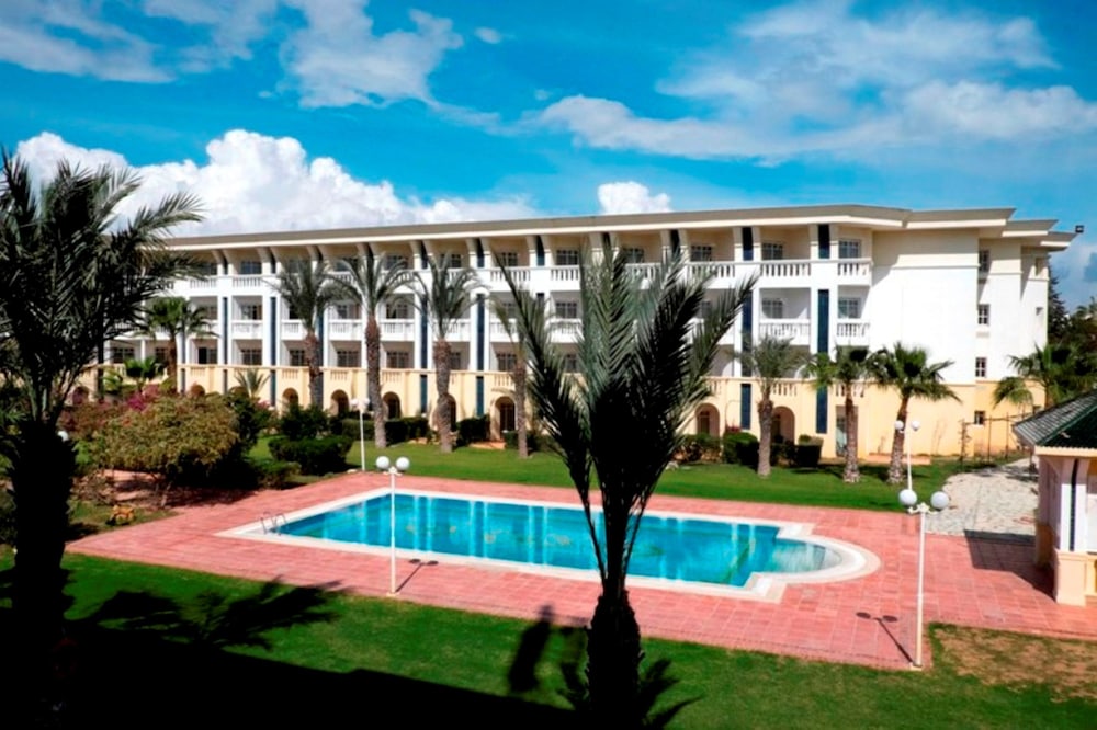 Medina Belisaire and Thalasso 66/70