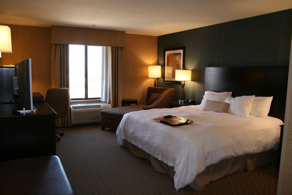 Hampton Inn And Suites Barstow 7/43