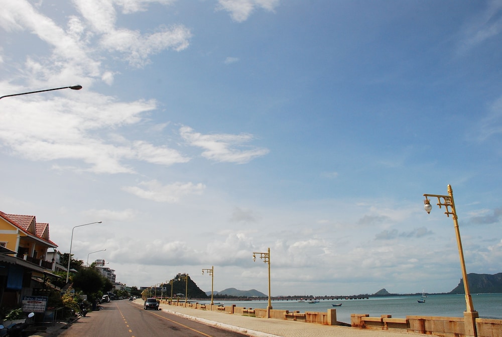 Prachuap Beach Hotel 35/40
