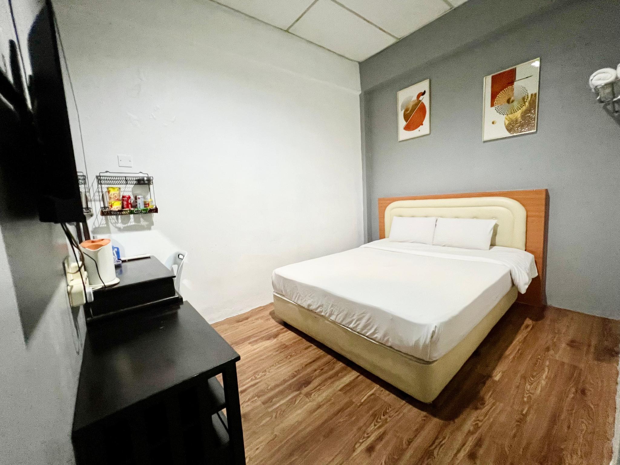 Room, Double Bed, No Window
