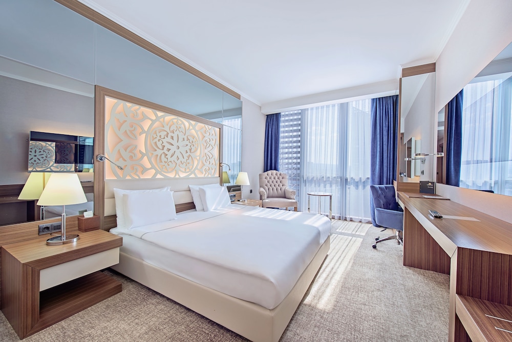 SUPERIOR, DOUBLE BED, CITY VIEW