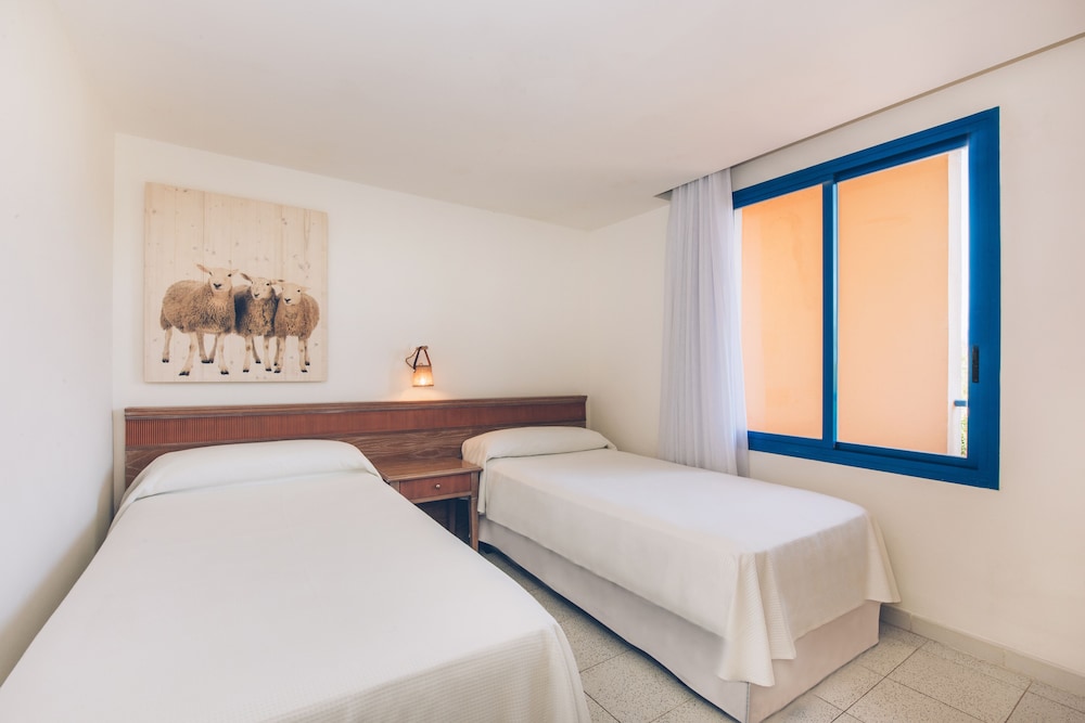 Iberostar Waves Club Cala Barca 9/50