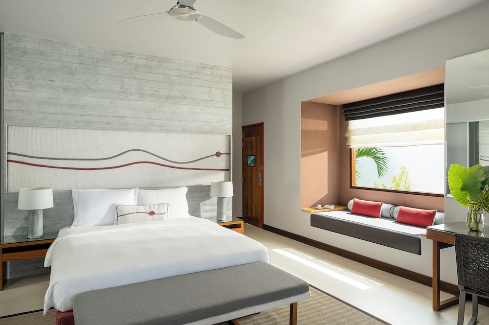 Beach, Suite, King Bed, with Pool