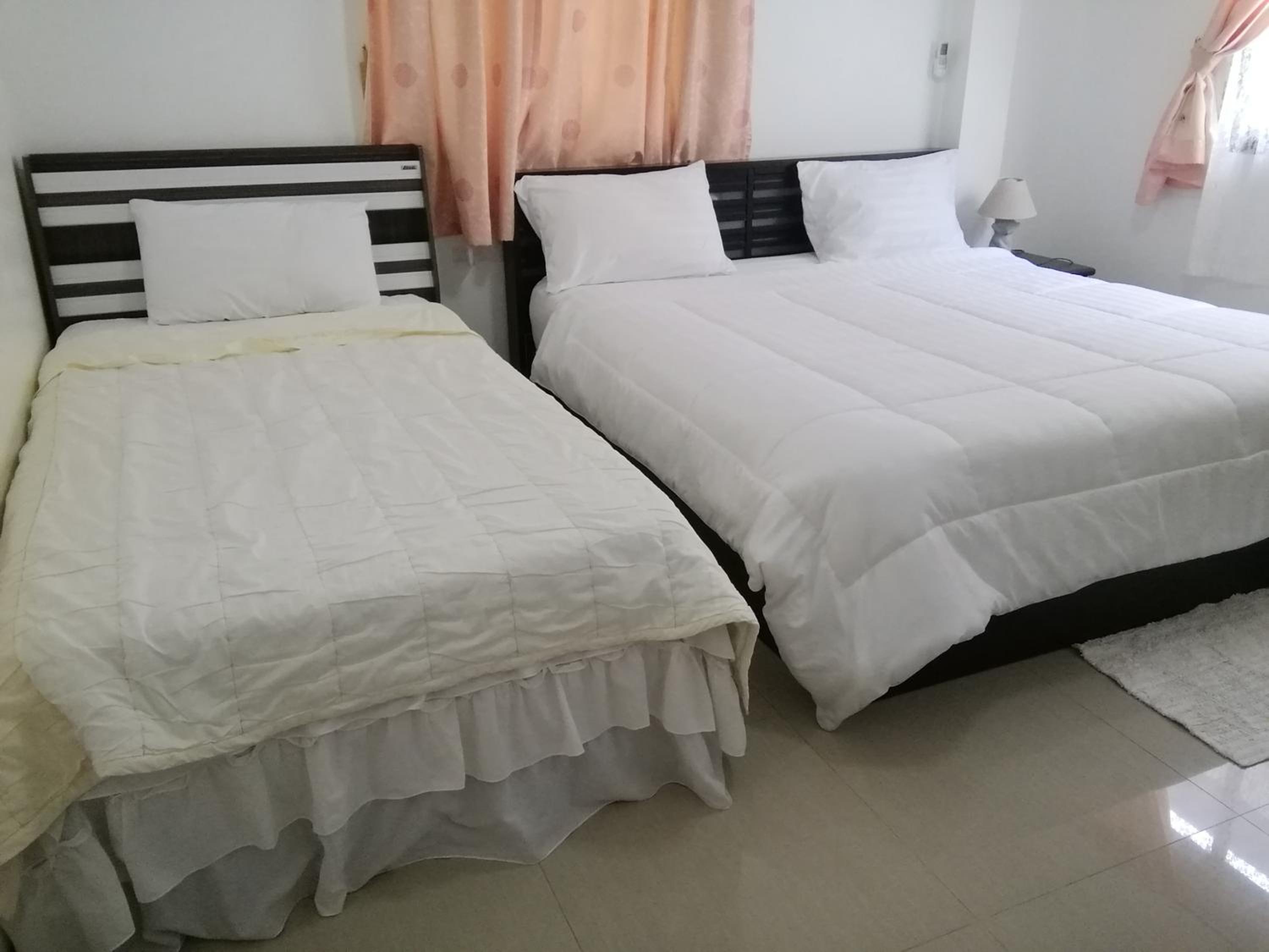 3 Bedrooms, House