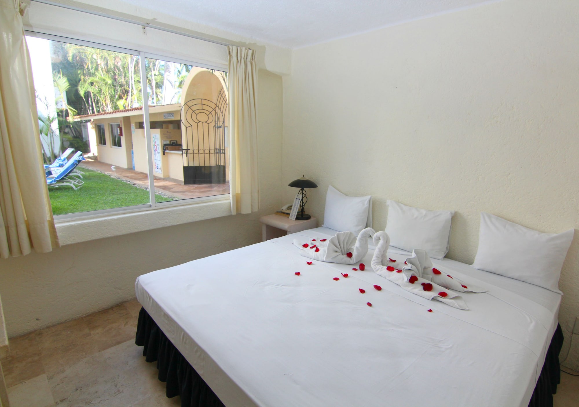 1 BEDROOM, STANDARD