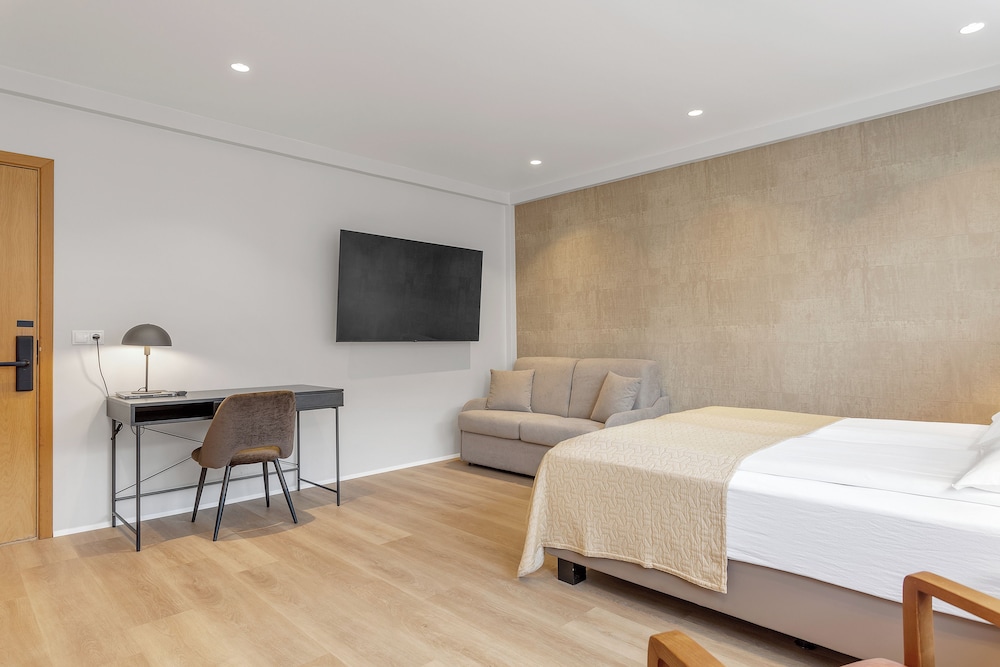 غرفة قياسية ثلاثية بسرير مزدوج وسرير فردي بحمام خاص، Alva Hotel 9/10