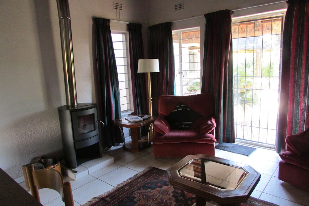 Acacia House Executive Suite 5/16