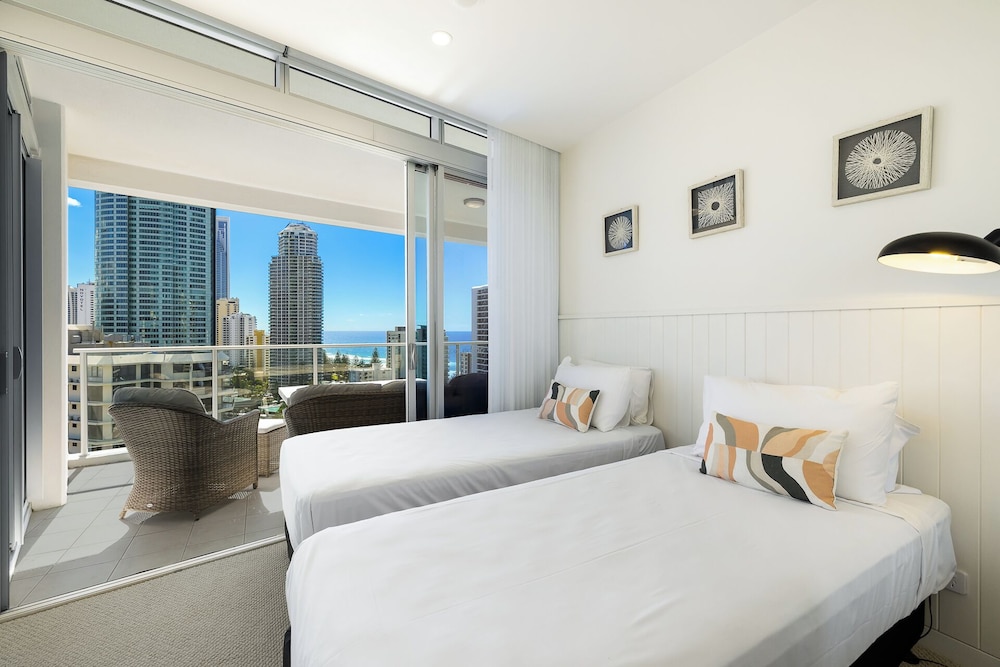 Artique Surfers Paradise 28/74