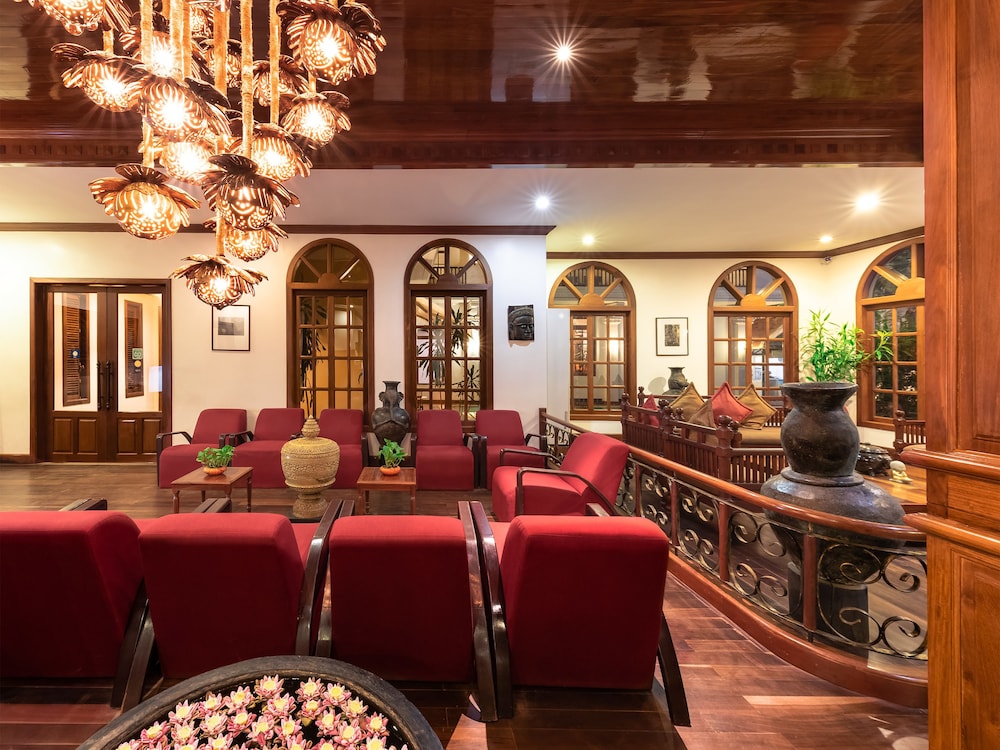 Royal Crown Hotel & Spa 45/70