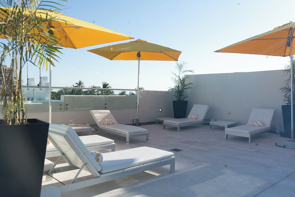 Leslie Hotel Ocean Drive 33/66