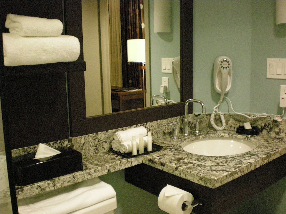 غرفة ديلوكس بسريرين كوين، Aava Whistler Hotel 3/3