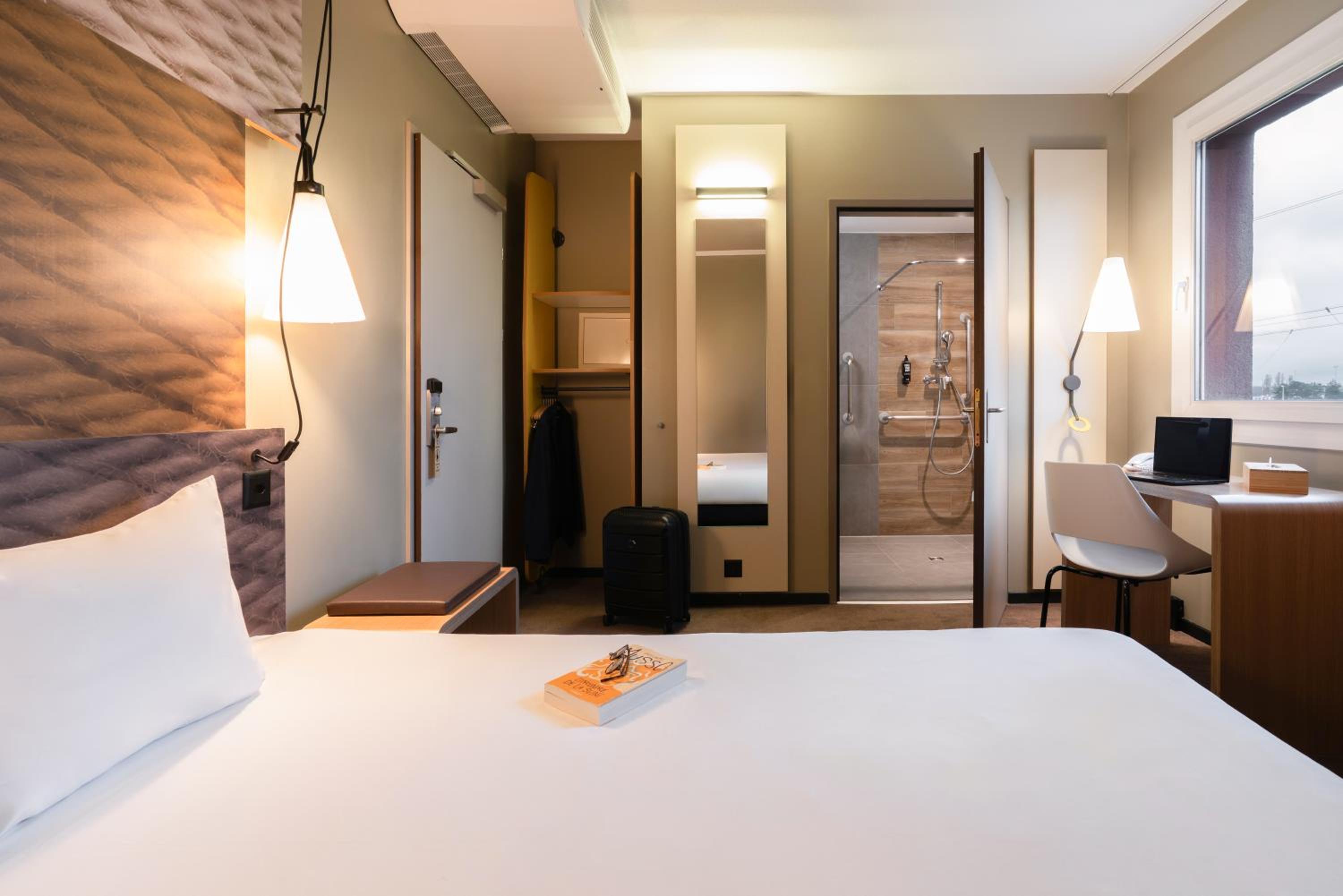 غرفة قياسية بسرير كوين لذوي الإعاقة، IBIS GENEVE AEROPORT 2/3