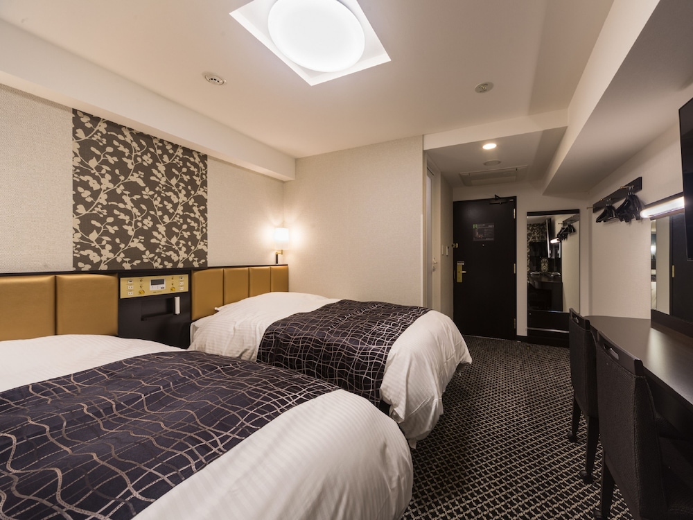 ROOM, TWIN BEDS