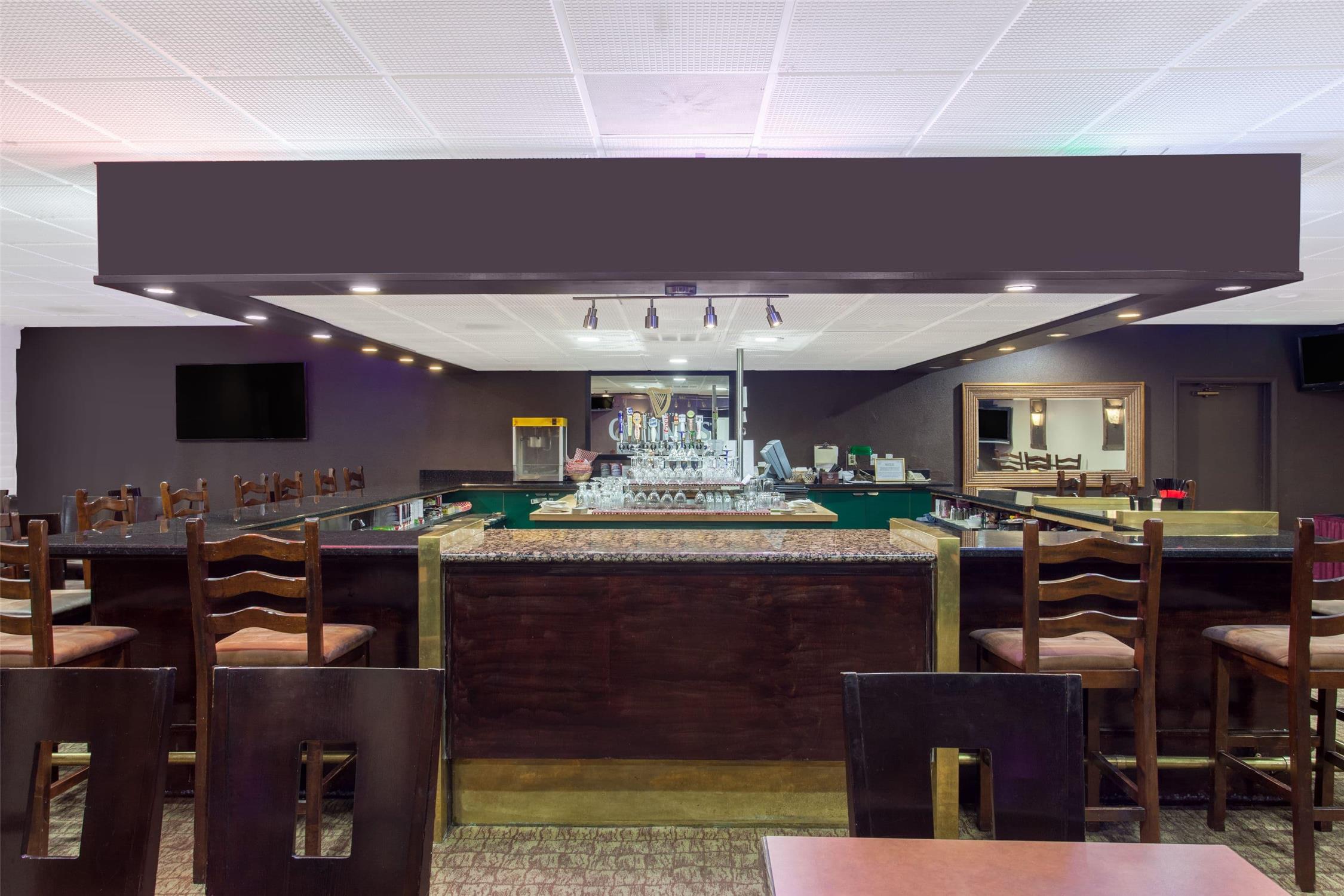 Ramada by Wyndham Fresno North 27/43