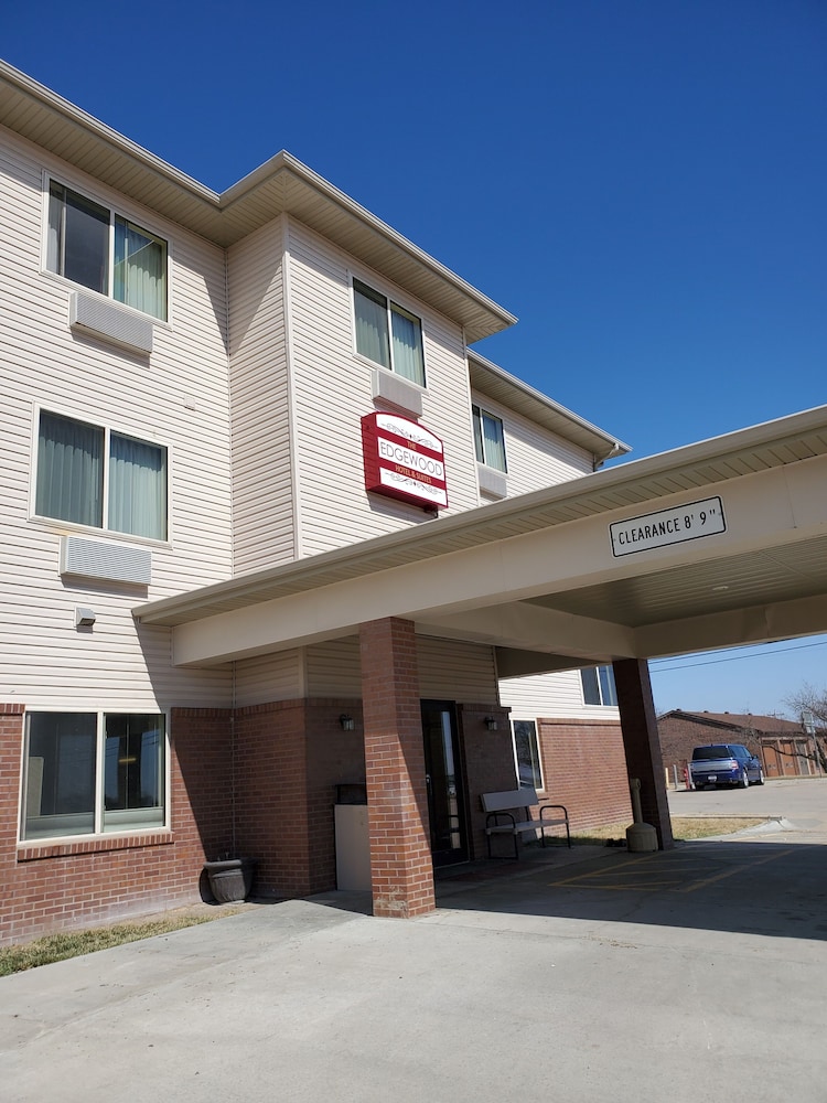 Edgewood Hotel and Suites 1/27