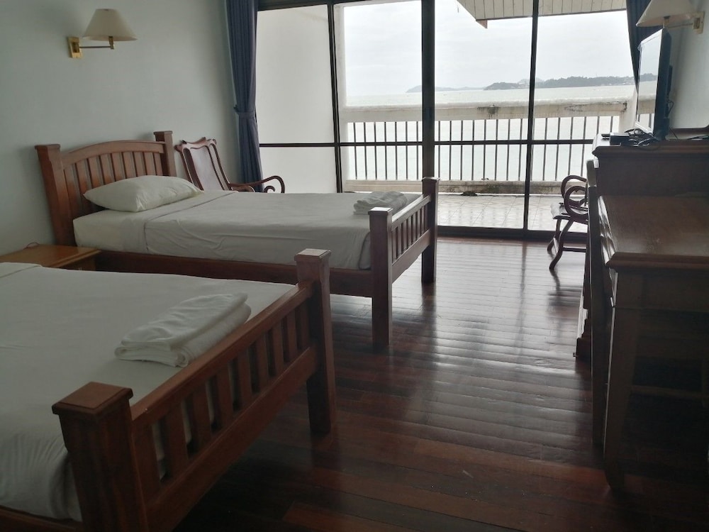 Jansom Beach Resort 43/67