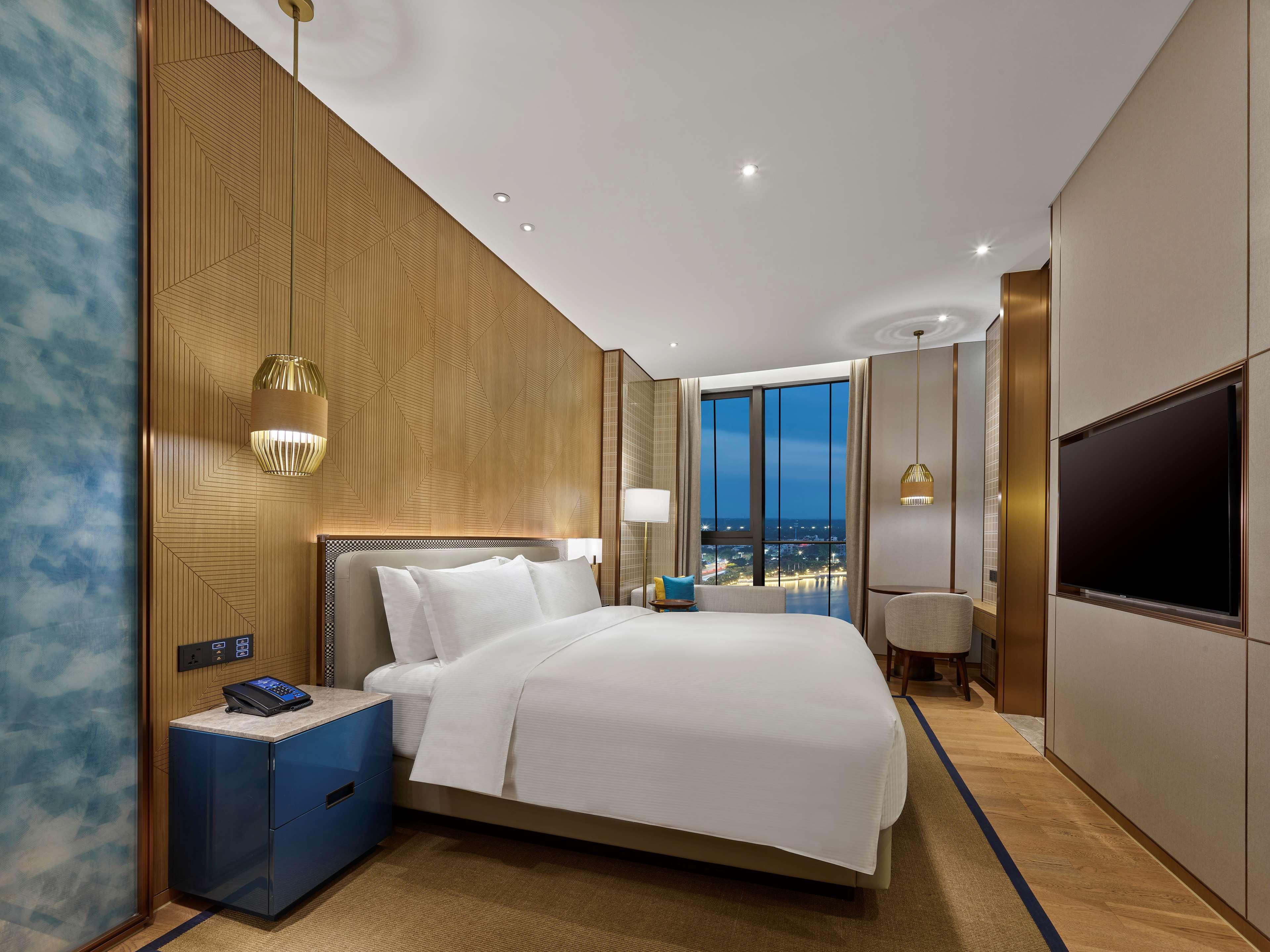 Executive, King Bed, Lagoon View