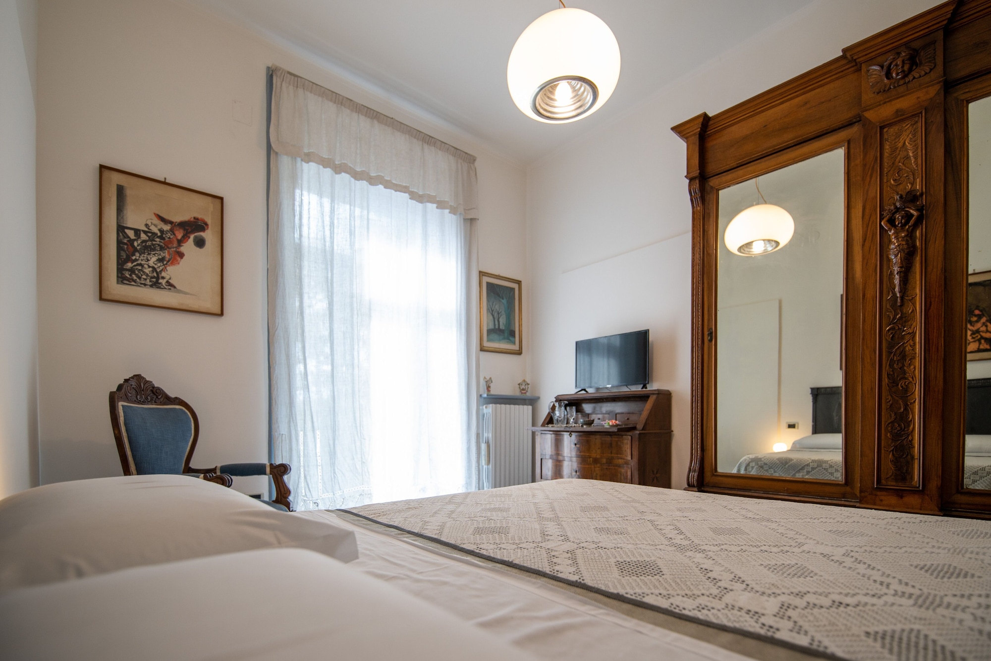 COMFORT, DOUBLE OR TWIN BED