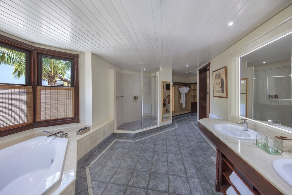 Dinarobin Beachcomber Golf Resort and Spa 65/65