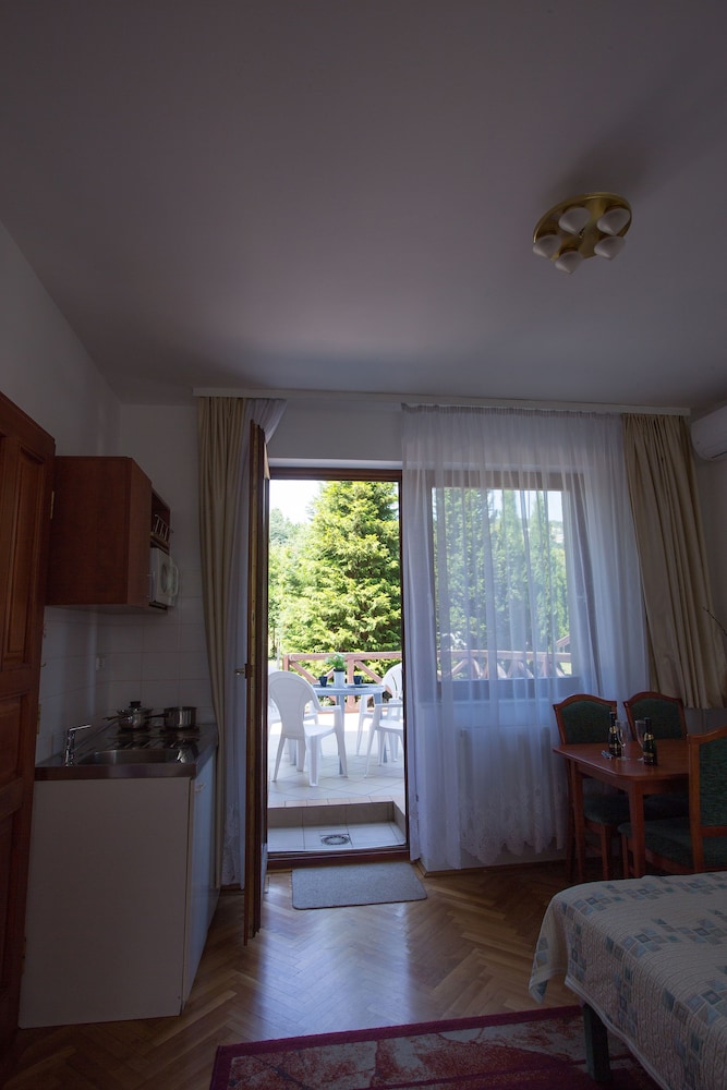 Helios Hotel Pension 37/73