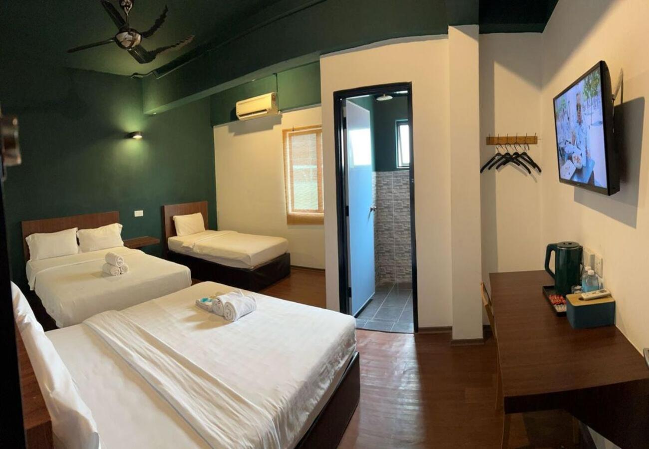 Room V @ Kluang Parade 21/40
