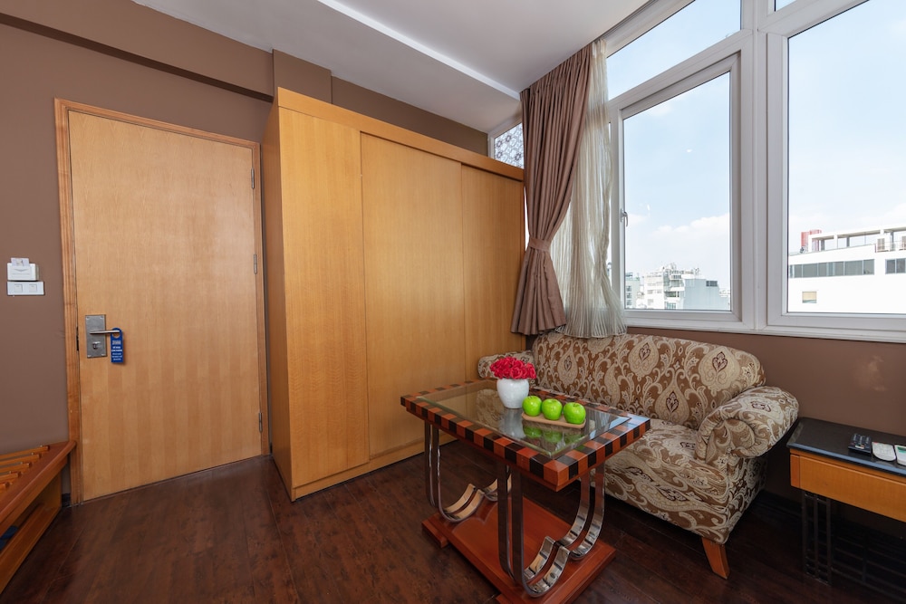 Golden Sun Villa Hotel 52/73