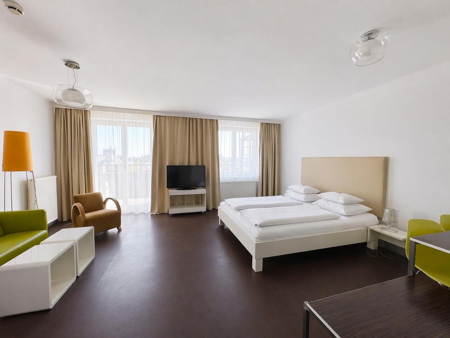غرفة بسرير مزدوج بشرفة، Stanys - Das Apartmenthotel 3/8