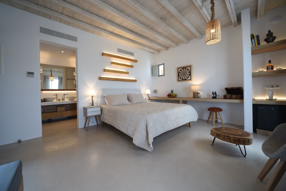 Superior, Suite, Double Bed, Sea View, Sofa, Jetted Tub