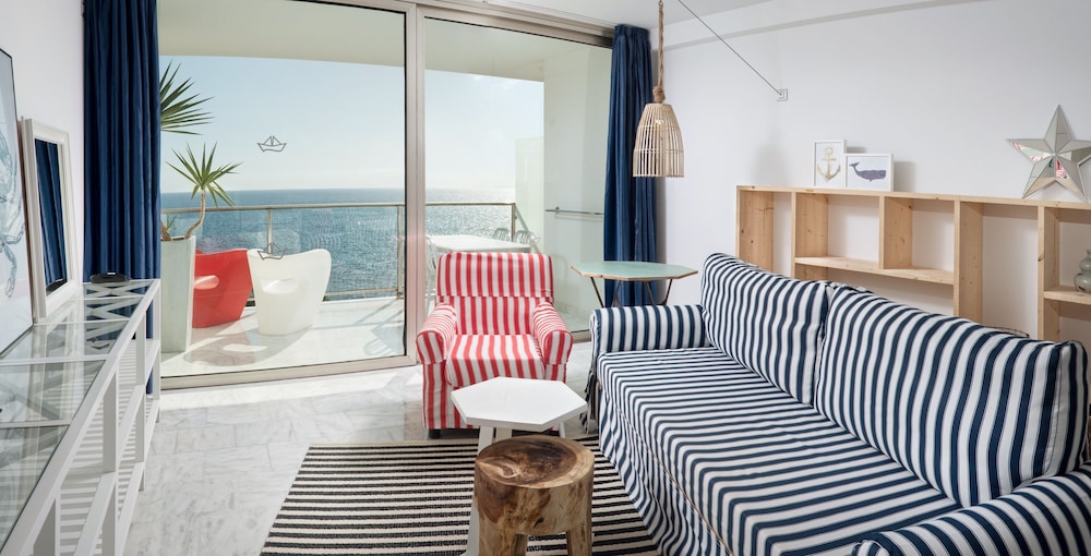 Marina Suites Hotel 24/68