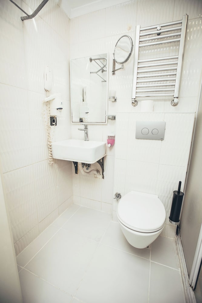 Just Inn Hotel 53/55