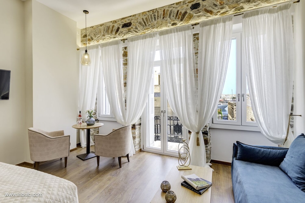1844 Suites 52/61