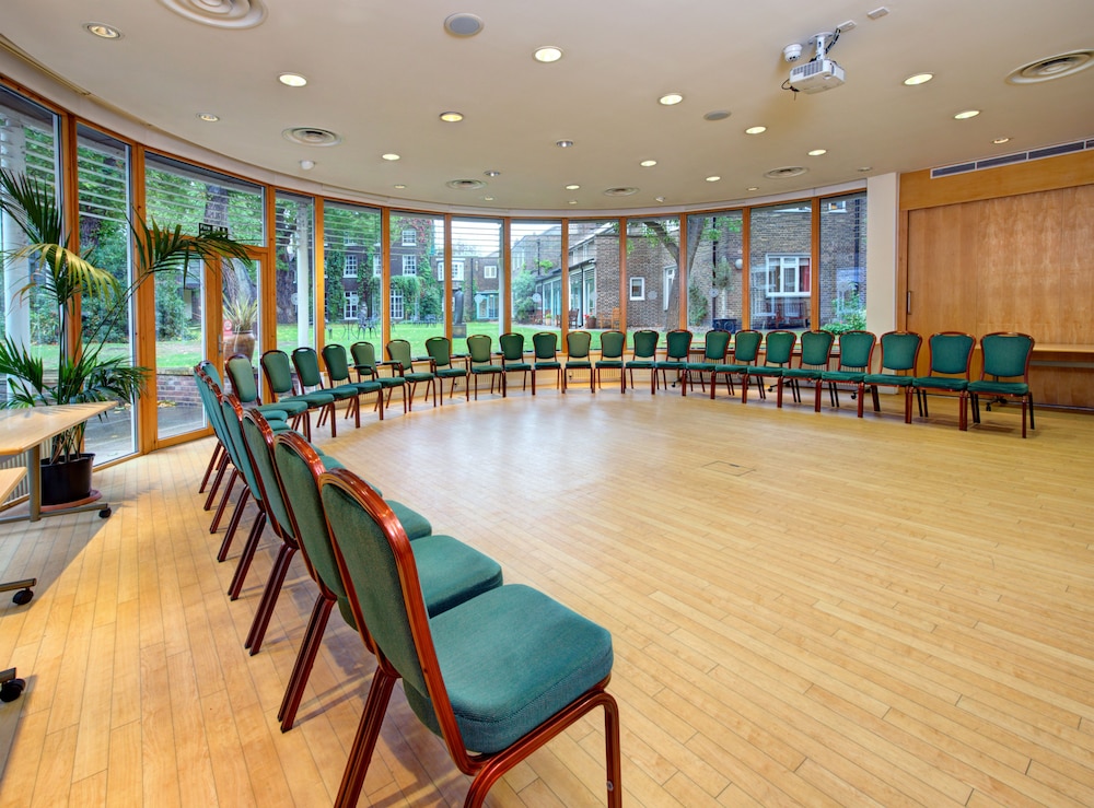 The Royal Foundation of St Katharine 42/75