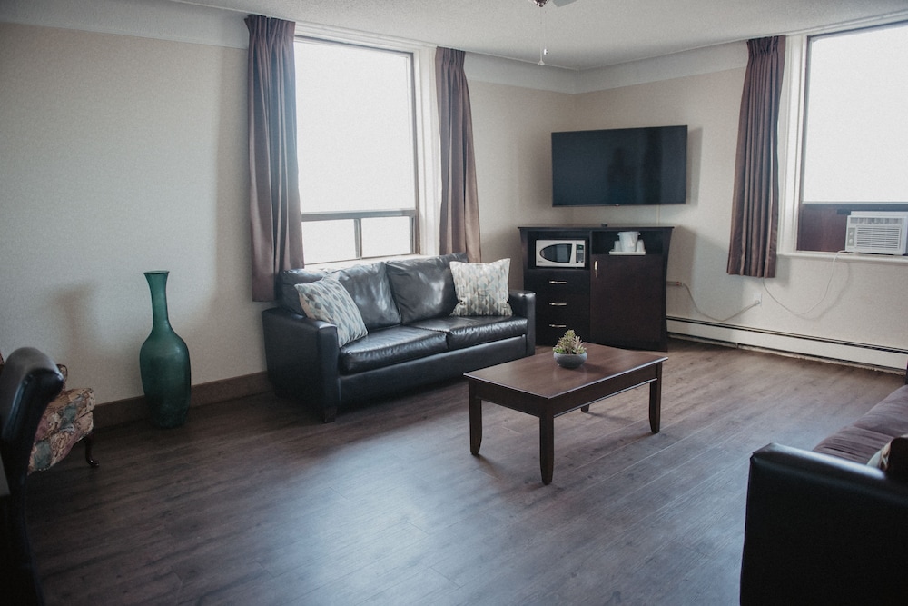 Prince Arthur Waterfront Hotel & Suites 31/43