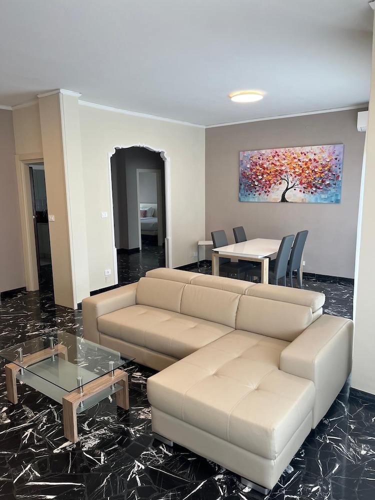 Lis Hotel 52/73
