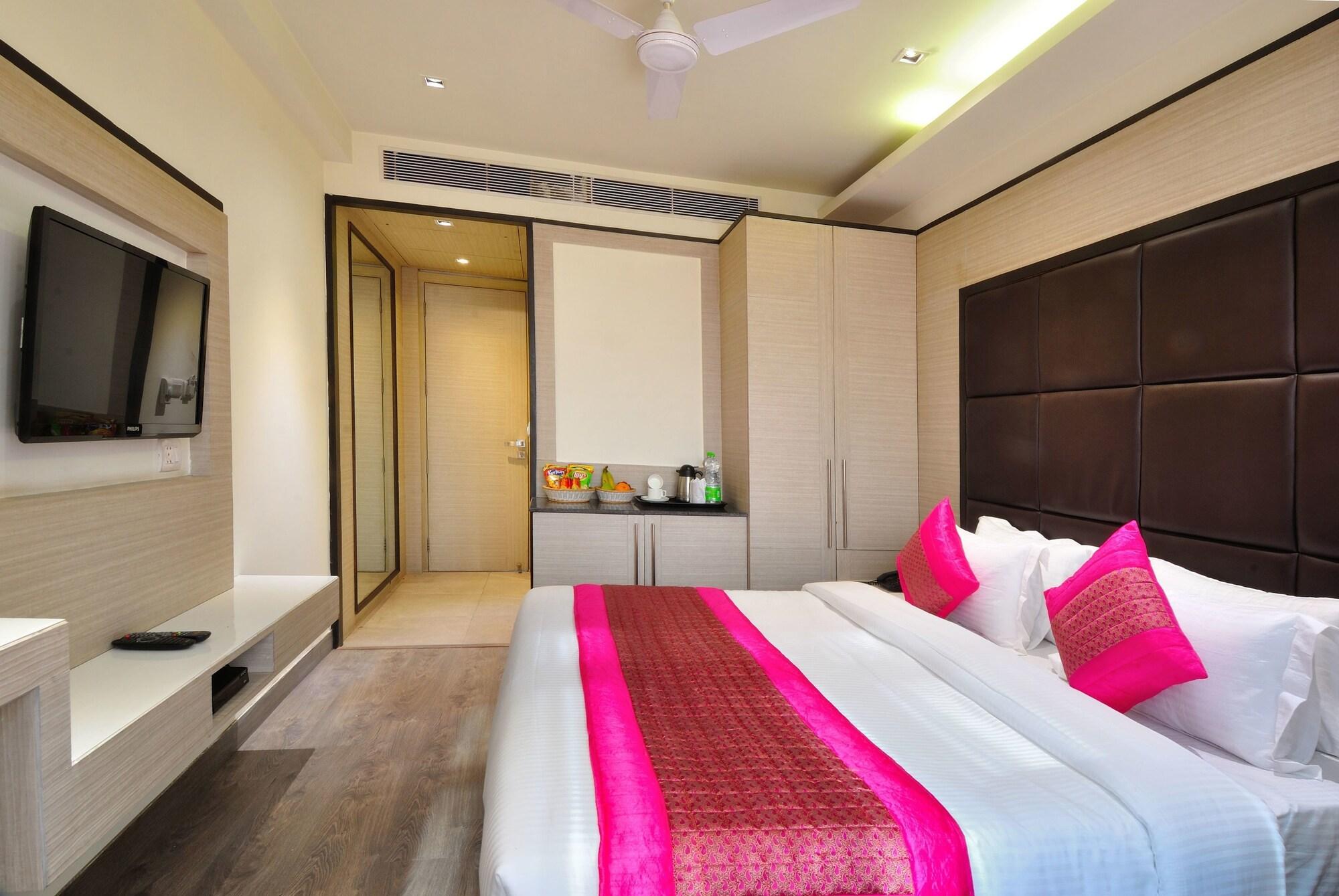 Hotel Royal Grand 3/25