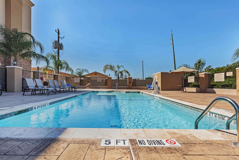 Hampton Inn and Suites Lake Jackson-Clute in CLUTE - TX