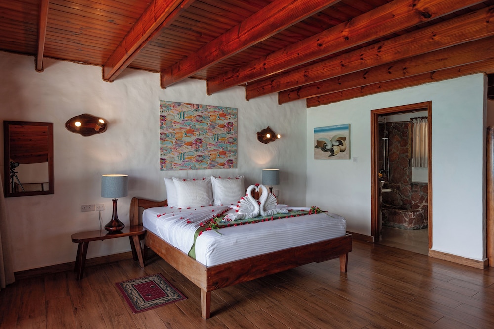 COLIBRI GUEST HOUSE(M) 18/54
