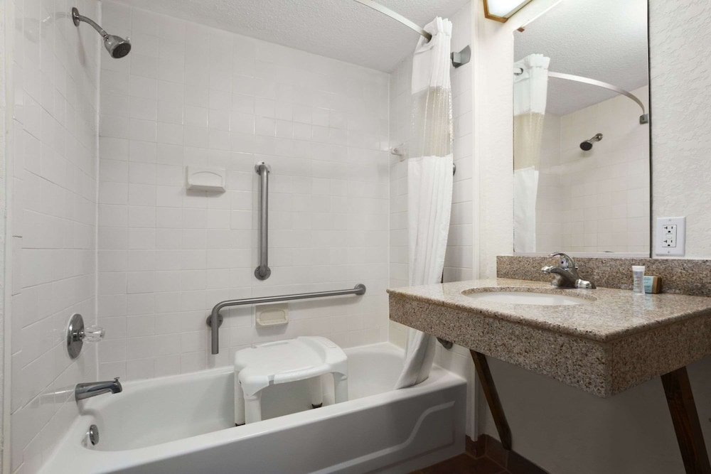 Travelodge by Wyndham Outer Banks/Kill Devil Hills 43/50