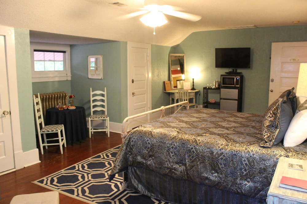 Hilltop Manor Bed and Breakfast 28/49