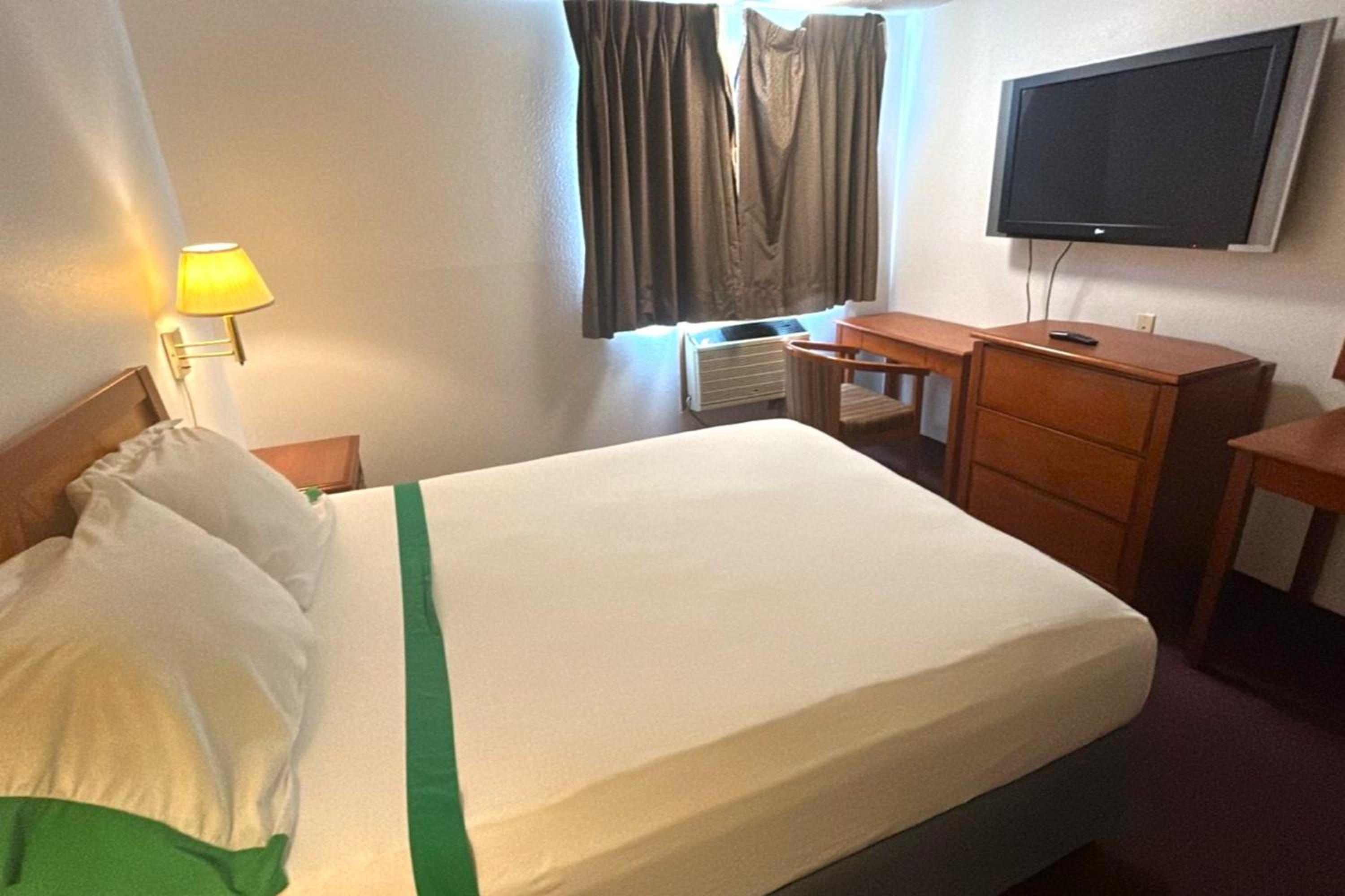 Room, Queen Bed