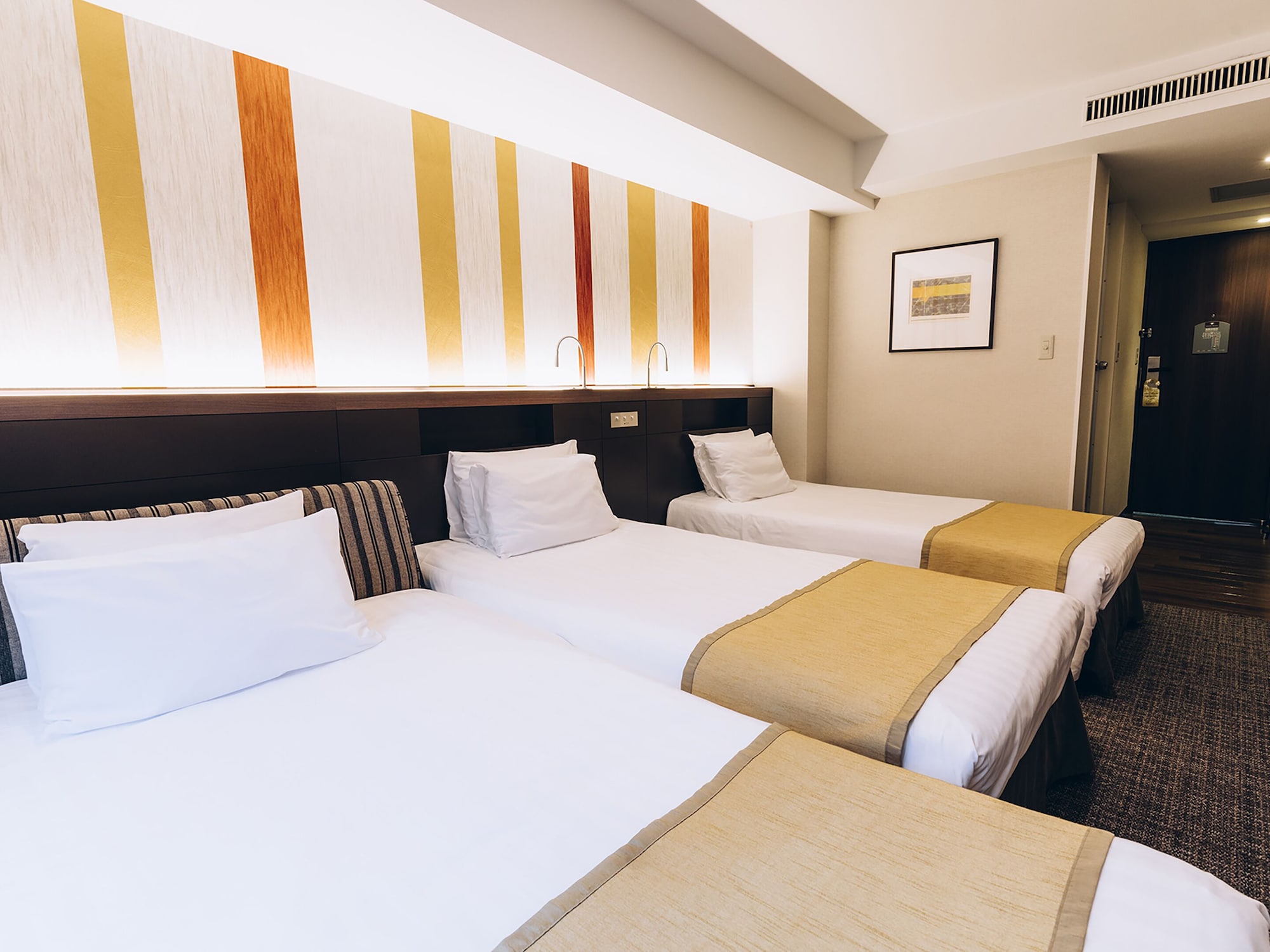 ROOM, TRIPLE