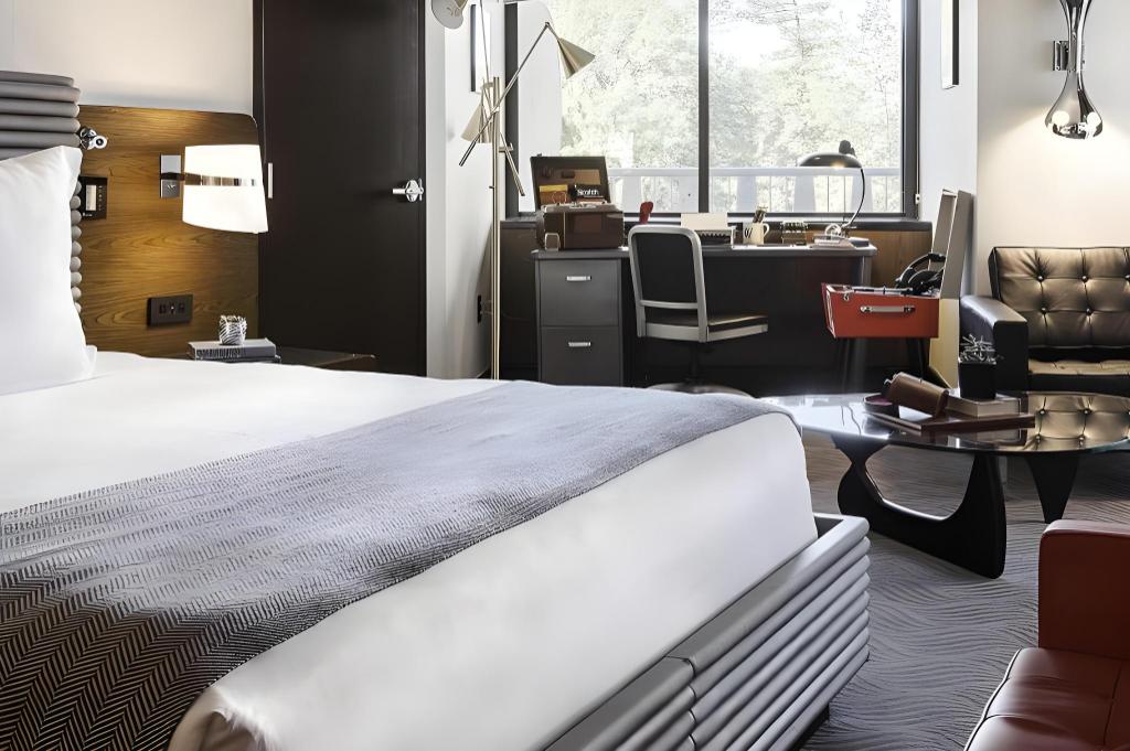 Scandal, Suite, King Bed