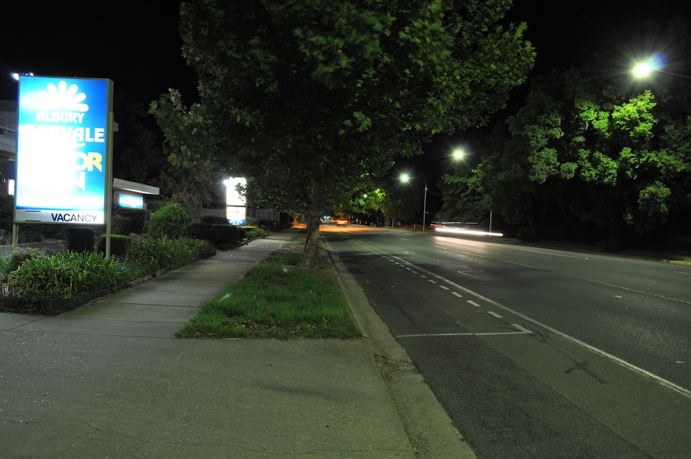 ALBURY BURVALE MOTOR INN 46/47
