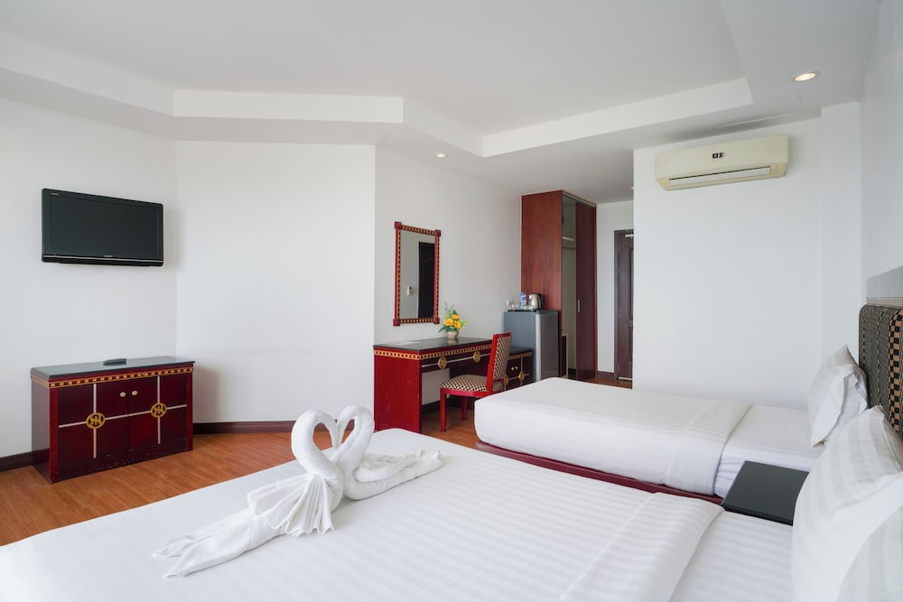 Superior, 1 Queen and 1 Single Bed, Beach Front, Sea View