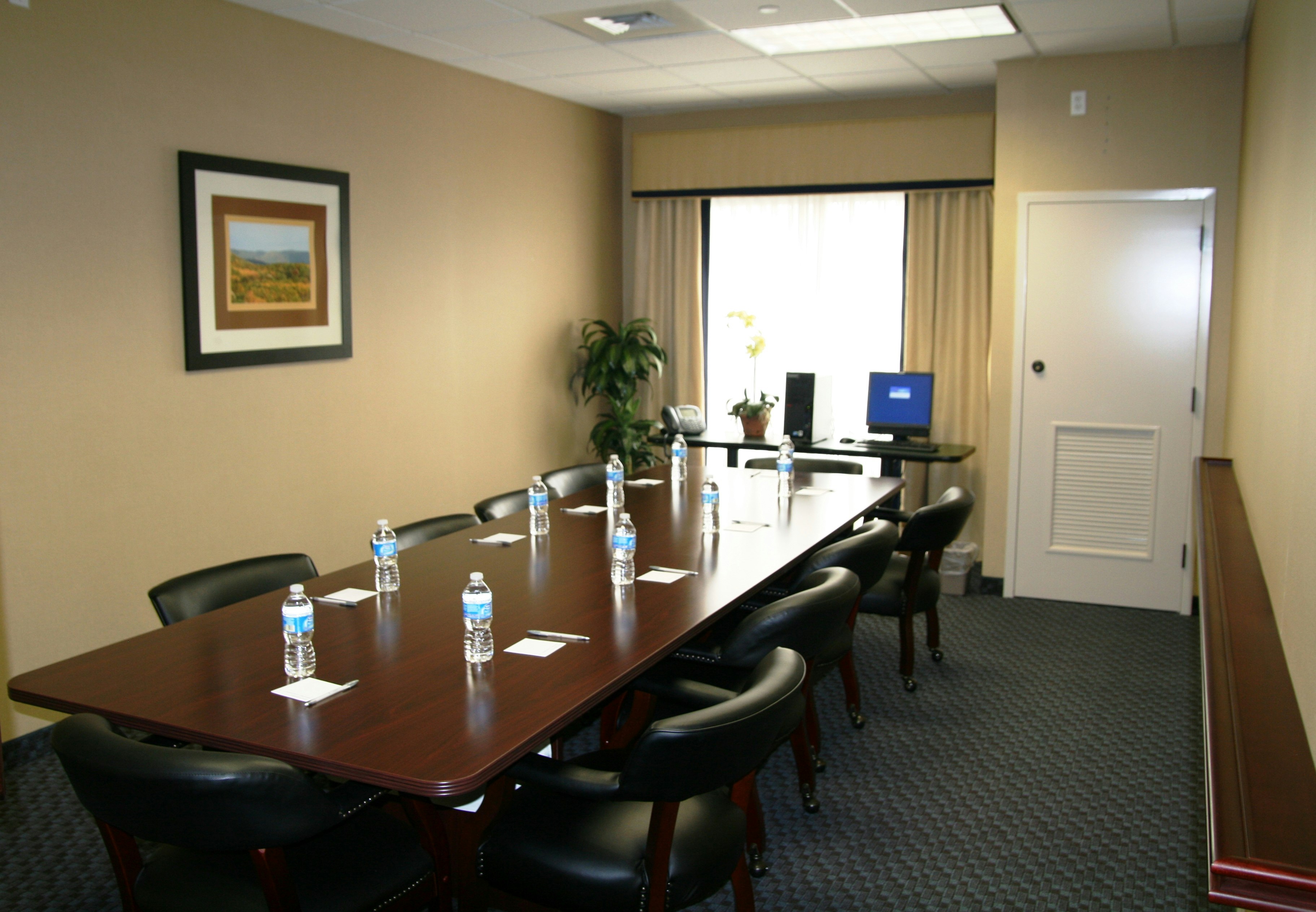 Hampton Inn Mount Airy 42/52