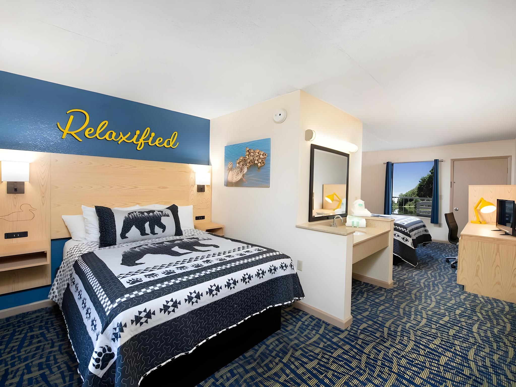 STANDARD, 2 QUEEN BEDS, RIVER VIEW