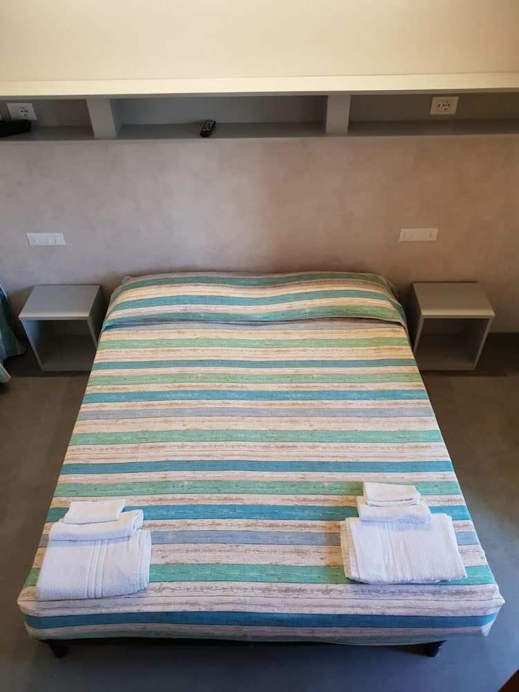 Hotel Ambasciata 24/36