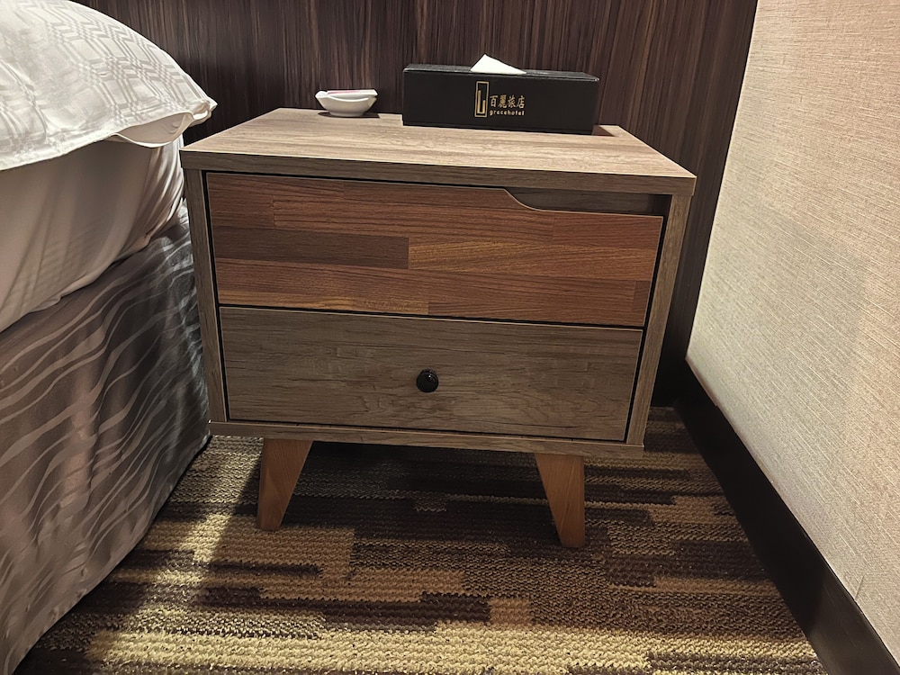 Grace Hotel 32/50